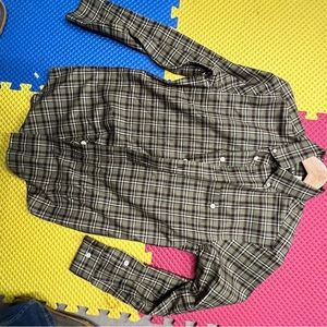 Green or is dress shirt